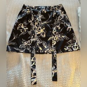 Calvin Klein Collection Black and White Floral Knee length Skirt. XL